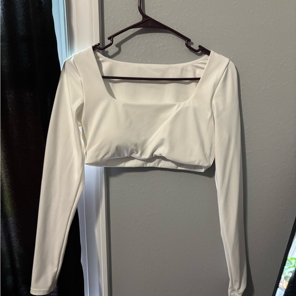 Elegant White Long Sleeve Crop Top - Picture 1 of 5